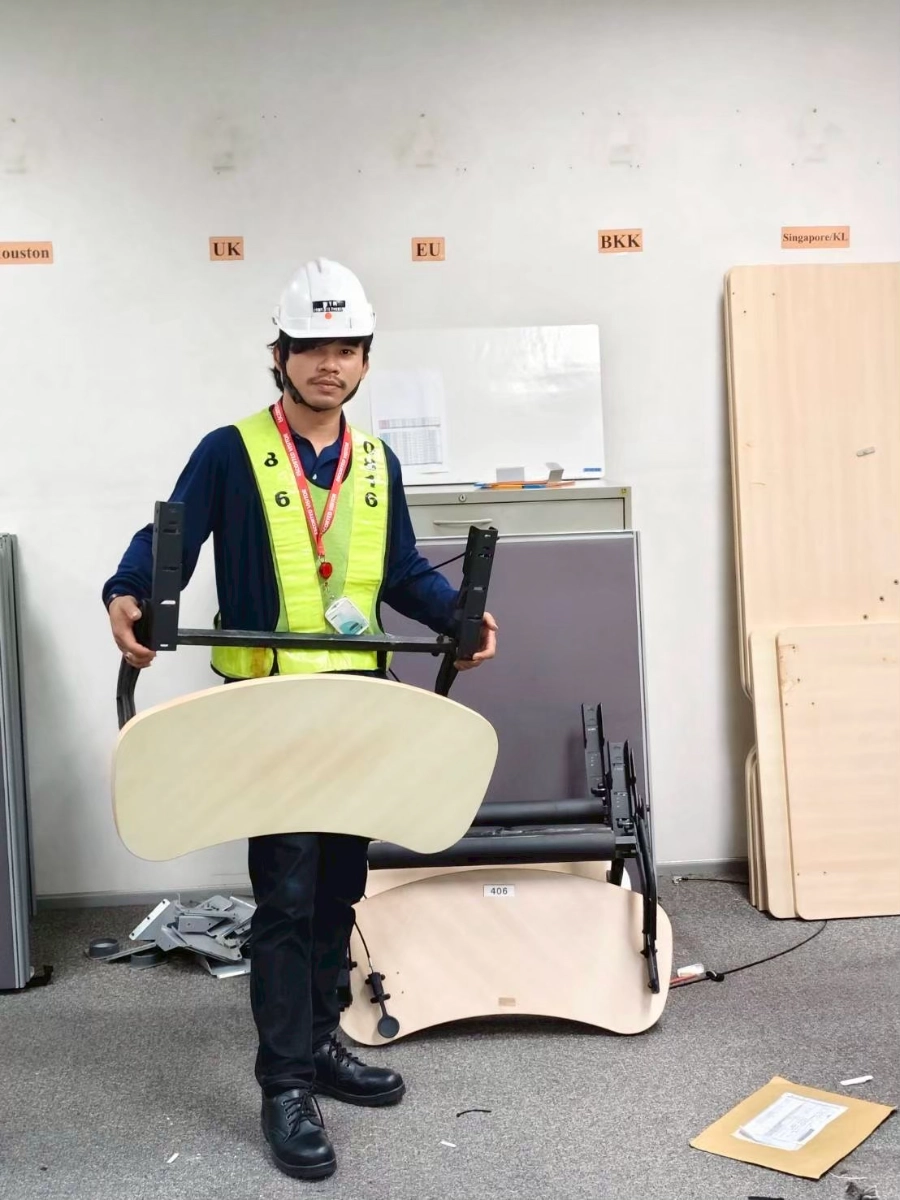 ผลงานการรื้อถอดขนย้ายประกอบติดตั้งเฟอร์นิเจอร์โต๊ะทำงาน